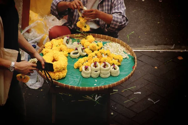 Тайський Вуличний Торговець Продає Пхуанг Малай Або Малай Який Квітковим — стокове фото
