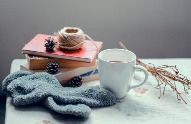 Kavramsal hareketsiz yaşam, konforlu bir yaşam alanı göstermekte ve covid-19 salgınının yayılmasını önlemek için kilitlenme ve sosyal mesafeyle başa çıkmak için rahatlatıcı bir yuva oluşturmaktadır.