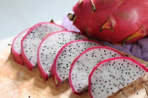 Scheiben Weißer Drachenfrüchte Hylocereus Undatus Pitaya Blanca Oder Weißfleischige Pitaya — Stockfoto