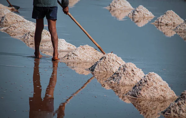 Foto Cinematografica Della Tradizionale Raccolta Del Sale Nella Provincia Kampot — Foto Stock