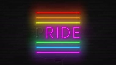 Gökkuşağı yanıp sönen neon LGBT bayrağı. Gurur topluluğunun gerçekçi parlak, yanıp sönen neon sembolü. Tuğla duvarında parlak bir yazı olan bayram afişi. İnsan hakları ve hoşgörü.