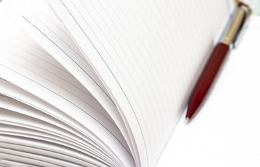 Boş not defteri ve kalem 2 'yi aç