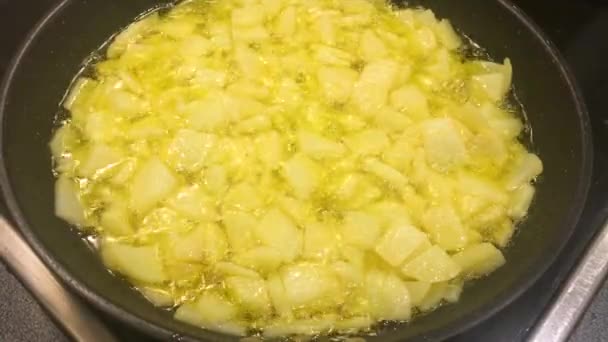 Нарізана Картопля Смажити Оливковій Олії Здоровий Інгредієнт Кулінарних Рецептів — стокове відео