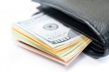 M-cüzdan dışarı yapışmasını banknotlar