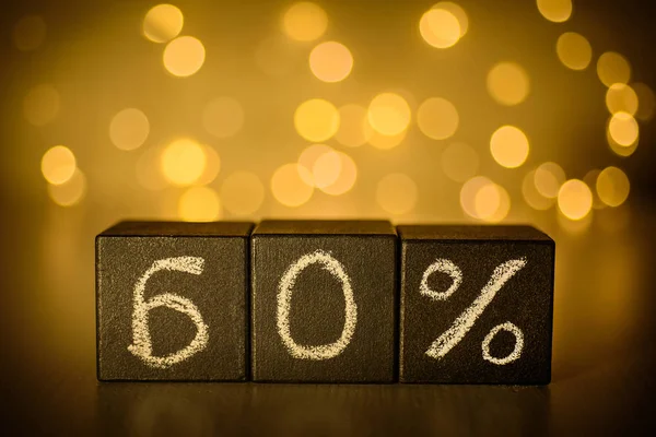 bulanık bokeh arka plan siyah küplerin yazılı % 60 sembolleri tebeşir