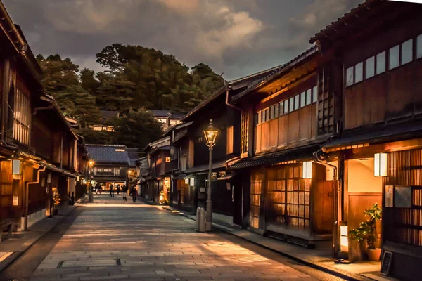 日落时分日本金泽传统的木屋街 — 图库照片