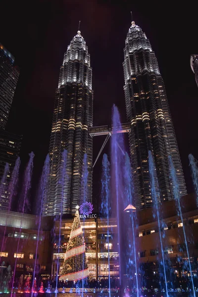 Fontein Spetterend Voor Petronas Twin Towers Het Klcc Park Kuala — Stockfoto