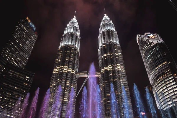 Petronas Towers Skyline Met Fontein Het Klcc Park Kuala Lumpur — Stockfoto