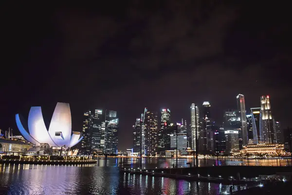 Singapore Business Center Skyline Met Het Artscience Museum Met Nachtlampjes — Stockfoto