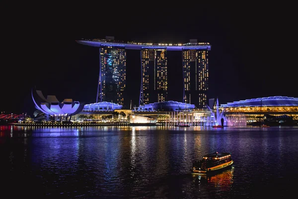 Toeristische Boot Singapore Bay Voor Verlichte Artscience Museum Marina Bay — Stockfoto