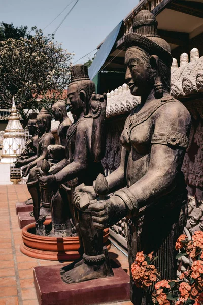 Spiritual Ethnic Statues Wat Ounnalom Phnom Peng Cambodia — Stock Photo, Image