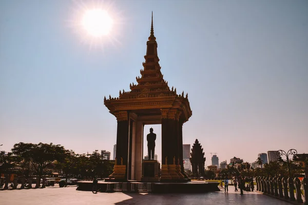 Sun Shining Independence Monument Phnom Penh Cambodia — Stock Photo, Image