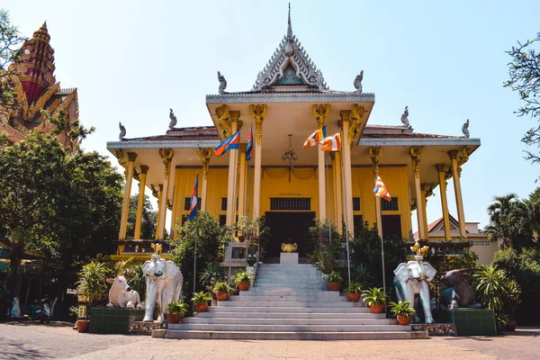 Escaleras Templo Oro Wat Ounnalom Phnom Peng Camboya —  Fotos de Stock