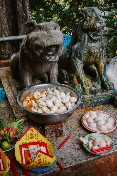 Estatuas Tigre León Con Regalos Sacrificio Los Adoradores Templo Wat — Foto de Stock