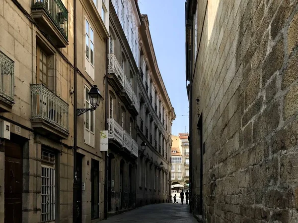 Oursense, Ourense / Hiszpania - 20 sierpnia 2018: Widok na ulice centrum Ourense w Galicji w słoneczny dzień — Zdjęcie stockowe