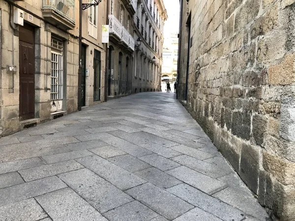 Oursense, Ourense / Hiszpania - 20 sierpnia 2018: Widok na ulice centrum Ourense w Galicji w słoneczny dzień — Zdjęcie stockowe