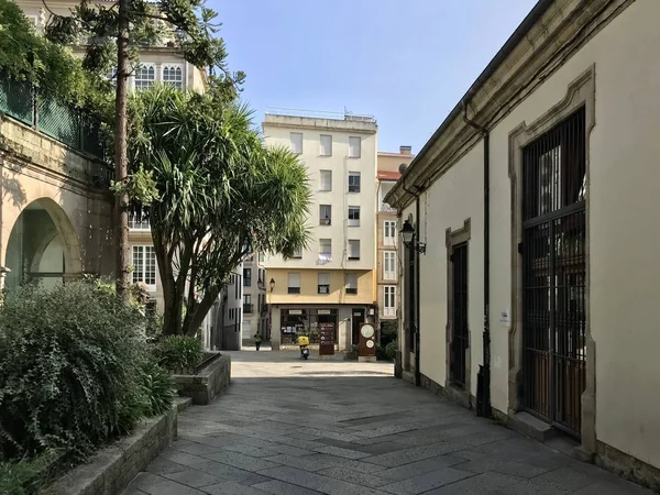 Oursense, Ourense / Espanha - 20 de agosto de 2018: Vista das ruas e edifícios do centro da cidade de Ourense, na Galiza, durante um dia ensolarado — Fotografia de Stock