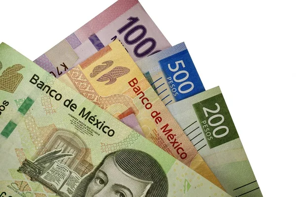 Mexikanska pesos räkningar sprids slumpmässigt över en plan yta — Stockfoto