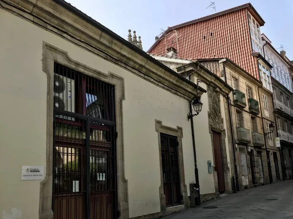 Ourense, Ourense / Hiszpania - 20 sierpnia 2018: Widok na budynek Conceller � a de Bienestar Social w letni dzień — Zdjęcie stockowe