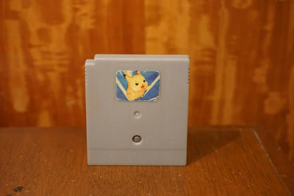 Puebla, Puebla / México - 25 de dezembro de 2019: Imagem editorial ilustrativa de um cartucho Nintendo Game Boy Color para o jogo Pokemon Silver — Fotografia de Stock