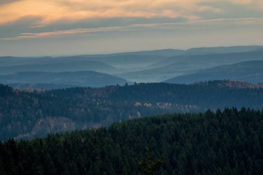 Pazar günü Rennsteig boyunca Thuringian Ormanı - Rennsteig / Thuringia / Almanya
