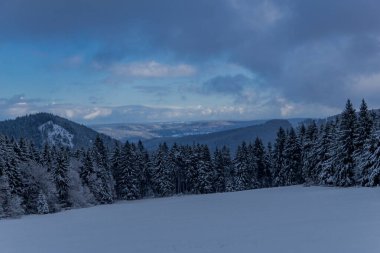 First small winter hike along the Rennsteig through the Thuringian Forest - Schneekopf/Germany