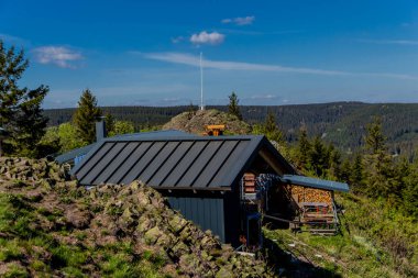Thüringen Ormanı - Thüringen Ormanı / Almanya 'da Zella-Mehlis manzaralı Ruppberg üzerinde yürüyüş