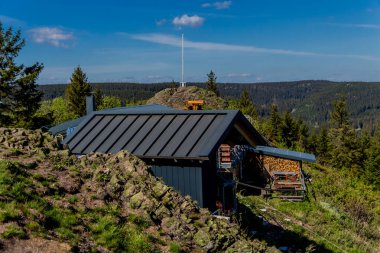 Thüringen Ormanı - Thüringen Ormanı / Almanya 'da Zella-Mehlis manzaralı Ruppberg üzerinde yürüyüş
