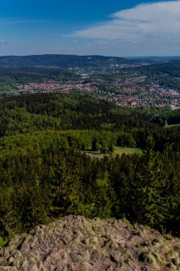 Thüringen Ormanı - Thüringen Ormanı / Almanya 'da Zella-Mehlis manzaralı Ruppberg üzerinde yürüyüş