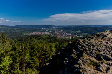 Thüringen Ormanı - Thüringen Ormanı / Almanya 'da Zella-Mehlis manzaralı Ruppberg üzerinde yürüyüş