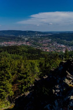 Thüringen Ormanı - Thüringen Ormanı / Almanya 'da Zella-Mehlis manzaralı Ruppberg üzerinde yürüyüş