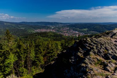Thüringen Ormanı - Thüringen Ormanı / Almanya 'da Zella-Mehlis manzaralı Ruppberg üzerinde yürüyüş