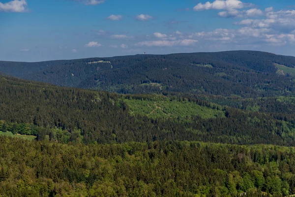 チューリンゲンの森でZella Mehlisを眺めながらルップバーグをハイキング テューリンゲンの森 ドイツ — ストック写真