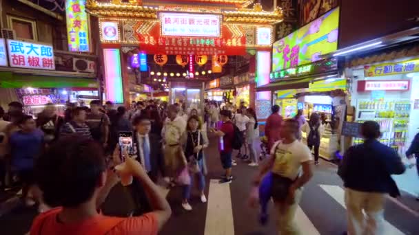 Taipei Taiwan Maio 2019 Pedestre Entrada Mercado Noturno Raohe Taipei — Vídeo de Stock