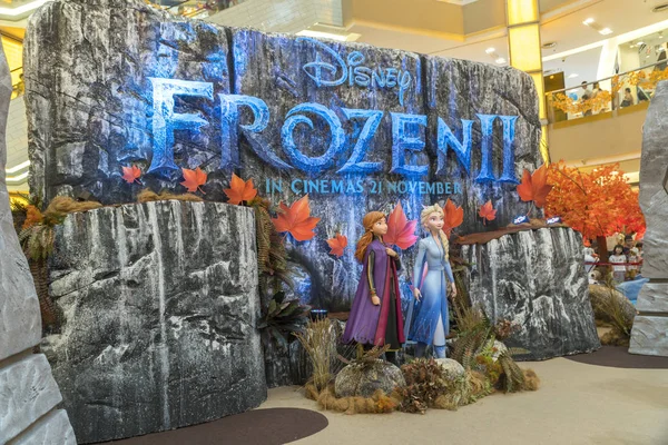Yeni Disney filminin tanıtımı için Kuala Lumpur 'da Donmuş 2 Sihirli Yolculuk — Stok fotoğraf
