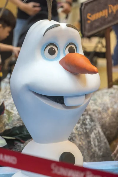 Olaf van Frozen 2 Magical Journey. Dit evenement is een promotie voor nieuwe Disney blockbuster film — Stockfoto