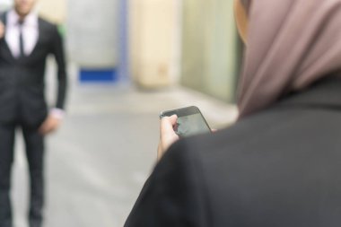 El ele tutuşup fotoğraf çekiyoruz.