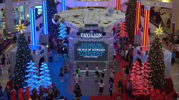 马来西亚吉隆坡 2019年11月23日 观光客观看 星球大战 天行者的崛起 中的千年猎鹰 这是一部推销星战新片的路演 — 图库视频影像
