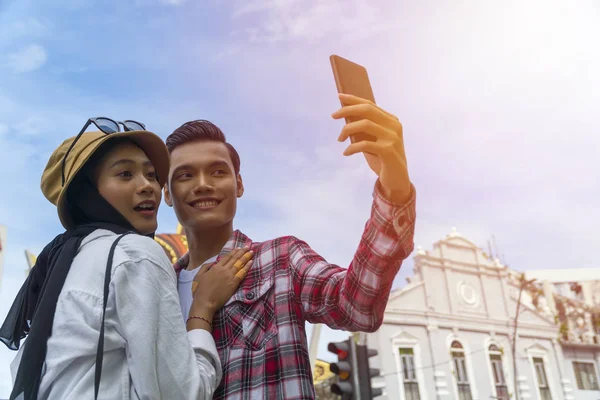 Seyahat Konsepti, Kuala Lumpur 'daki Müslüman Turist Çifti — Stok fotoğraf