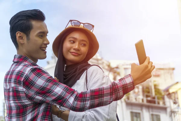 Seyahat Konsepti, Kuala Lumpur 'daki Müslüman Turist Çifti — Stok fotoğraf