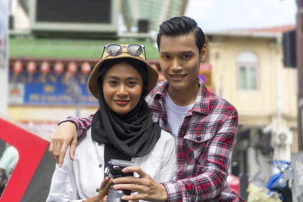 Seyahat Konsepti, Kuala Lumpur 'daki Müslüman Turist Çifti — Stok fotoğraf