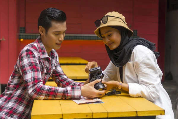 Seyahat Konsepti, Kuala Lumpur 'daki Müslüman Turist Çifti — Stok fotoğraf