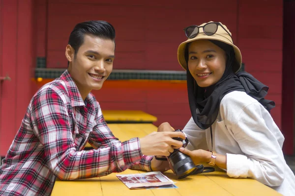 Seyahat Konsepti, Kuala Lumpur 'daki Müslüman Turist Çifti — Stok fotoğraf