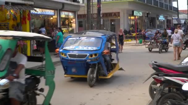 Nido Filipiny Busy Street Nido Dużą Ilością Tuk Tuk Tricycle — Wideo stockowe