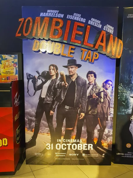 Zombieland: Doppio Tap poster del film, il film interpretato da Woody Harrelson, Jesse Eisenberg ed Emma Stone — Foto Stock