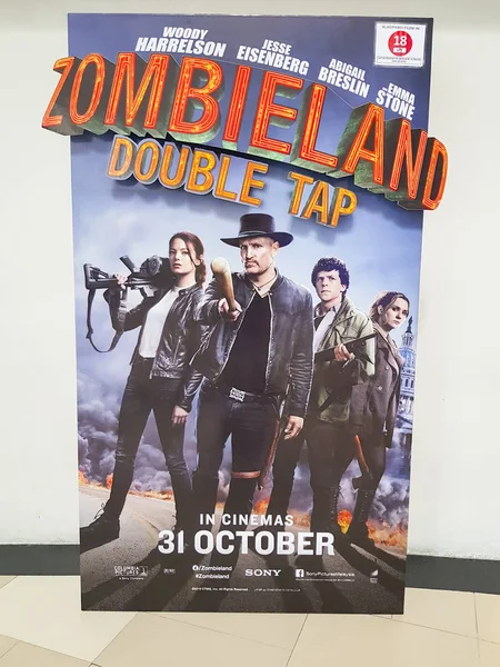 Zombieland: Dvojitý plakát, film s Woodym Harrelsonem, Jessem Eisenbergem a Emmou Stoneovou — Stock fotografie
