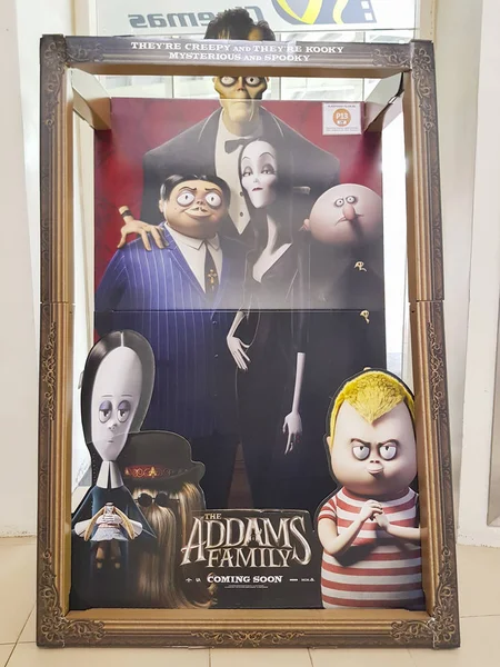 Filmový plakát Addamsovy rodiny, americký 3d Cgi animovaný nadpřirozený černošský komediální horor z roku 2019 režiséra Conrada Vernona — Stock fotografie