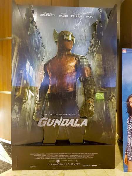 Gundala film stojan, je 2019 indonéský superhrdina film založený na komiksu postava Gundala — Stock fotografie