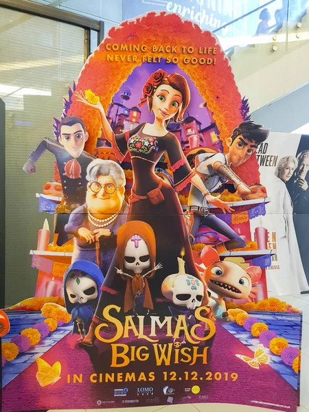 Salma 's Big Wish movie standee, je mexický animovaný film režiséra Carlose Gutiérreza Medrana, který vyšel v roce 2019 — Stock fotografie