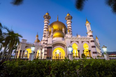 Mavi saatlerde Malezya, Kuala Kangsar 'da güzel bir cami.
